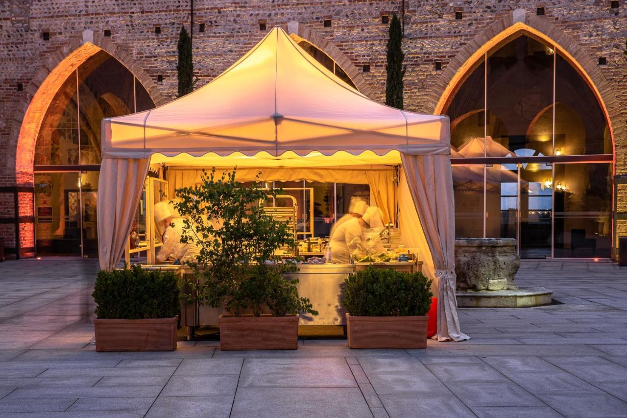 Hotel Castello Visconteo Cassano dʼAdda Esterno foto