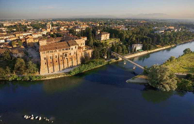 Hotel Castello Visconteo Cassano dʼAdda Esterno foto