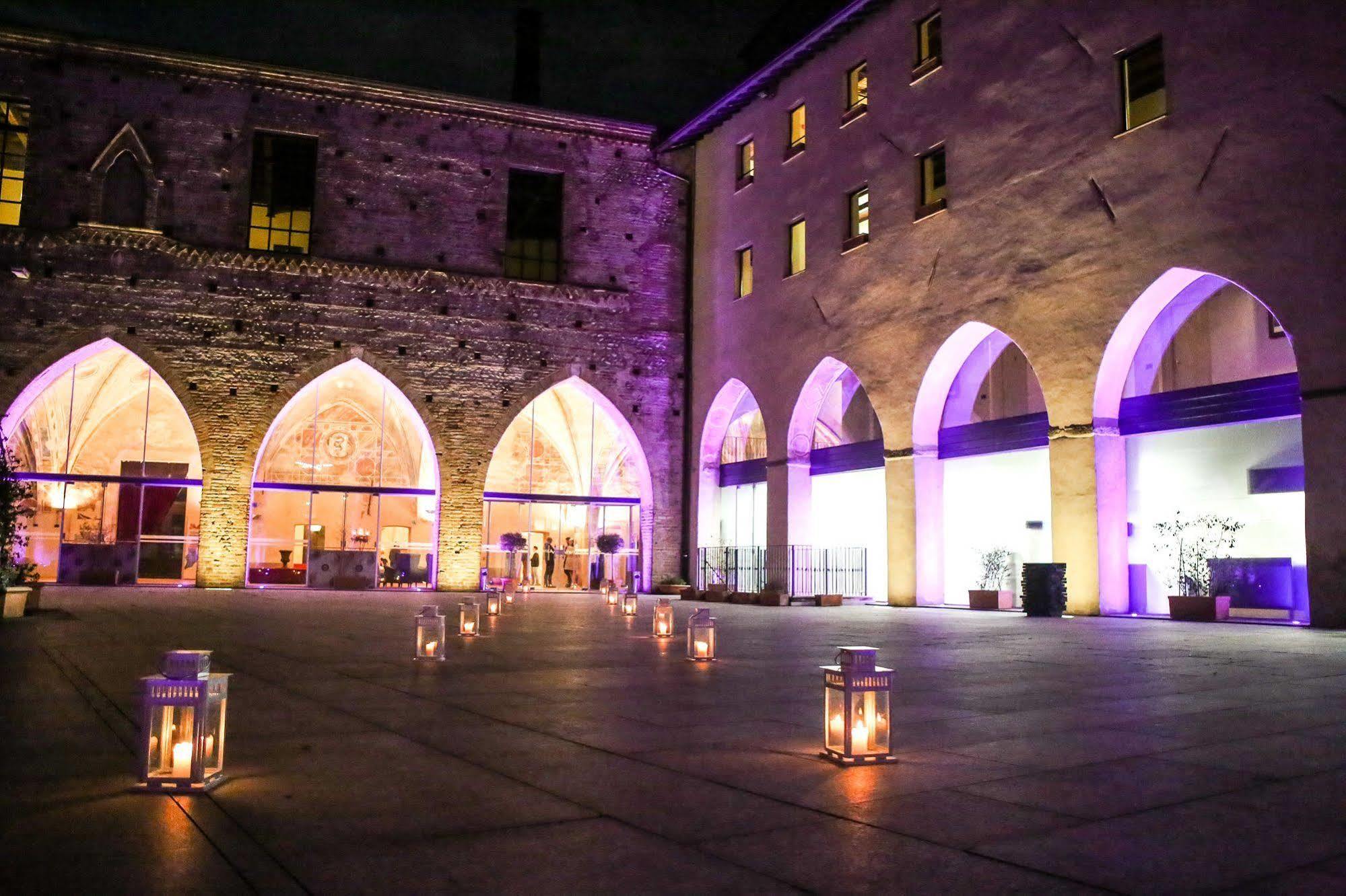 Hotel Castello Visconteo Cassano dʼAdda Esterno foto
