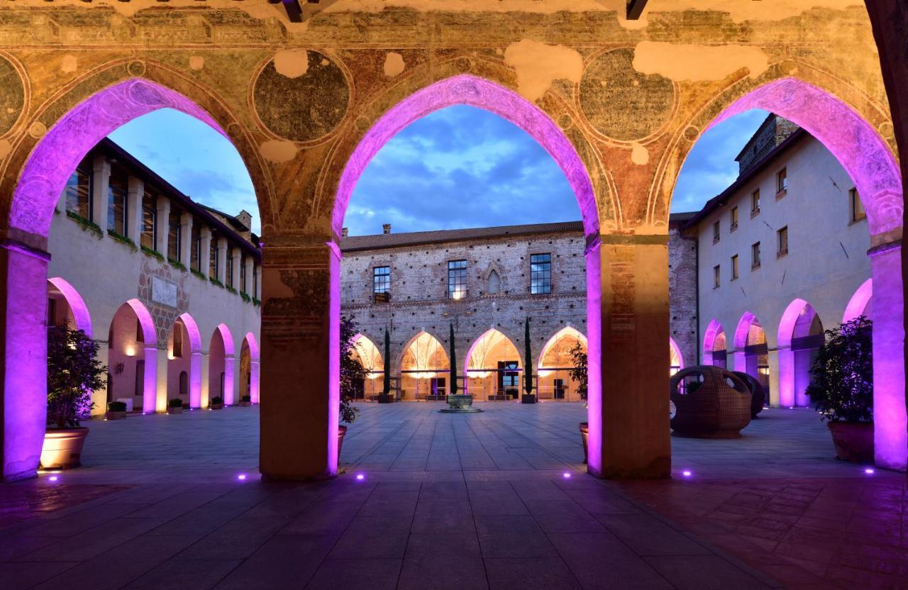 Hotel Castello Visconteo Cassano dʼAdda Esterno foto