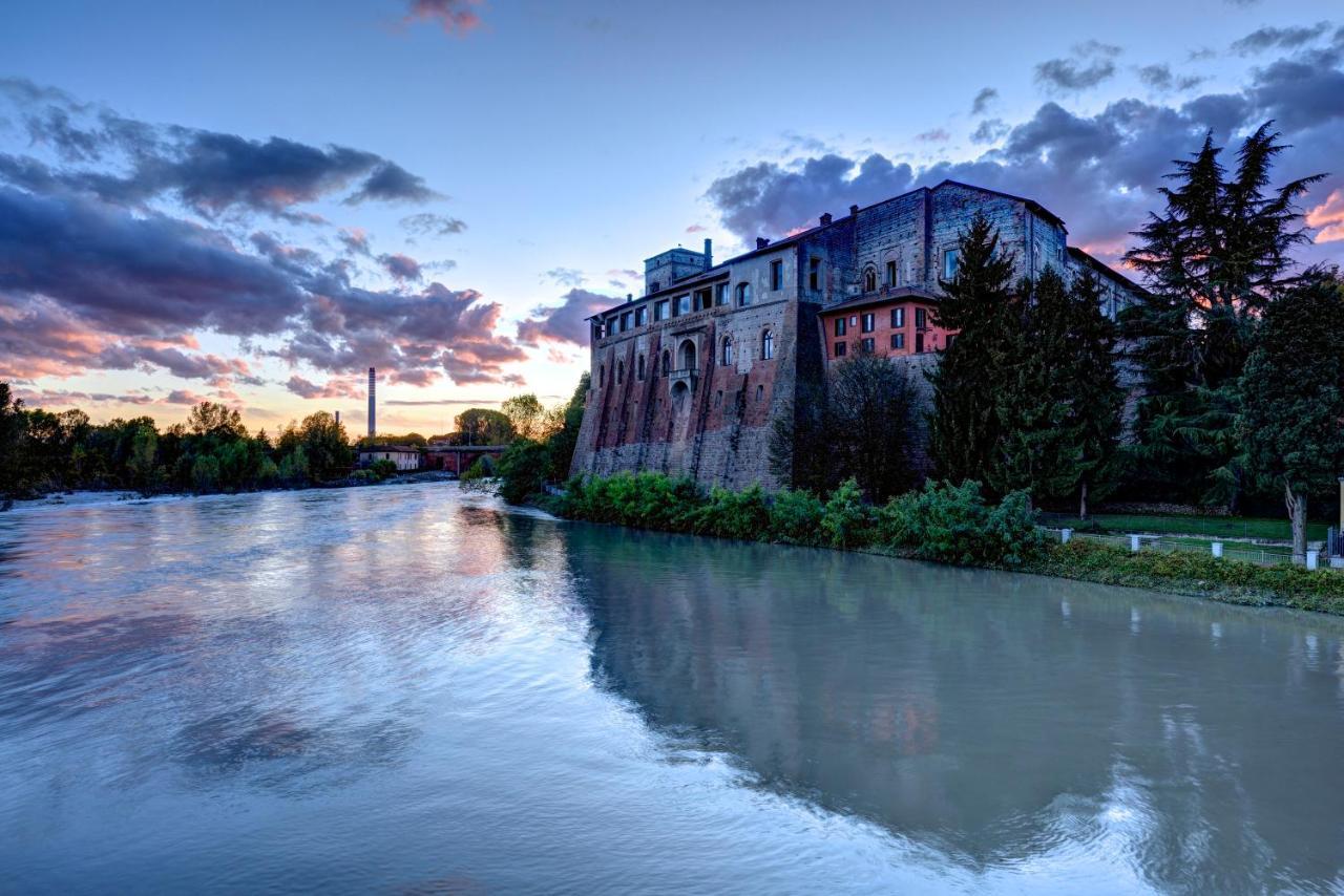 Hotel Castello Visconteo Cassano dʼAdda Esterno foto