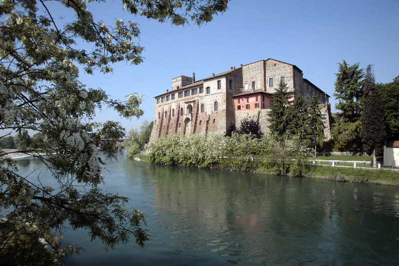 Hotel Castello Visconteo Cassano dʼAdda Esterno foto